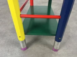 Etagère crayon style Pierre Sala pour enfants