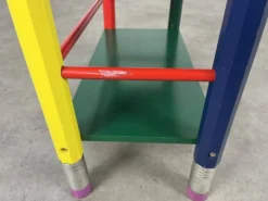 Etagère crayon style Pierre Sala pour enfants