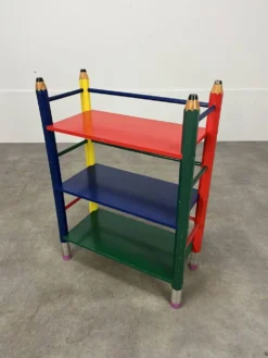Etagère crayon style Pierre Sala pour enfants