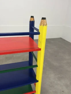 Etagère crayon style Pierre Sala pour enfants