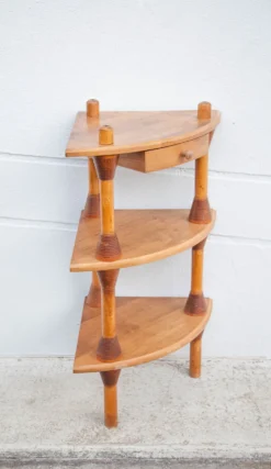 Etagère d'angle en bois
