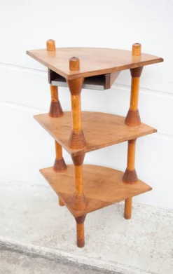 Etagère d'angle en bois