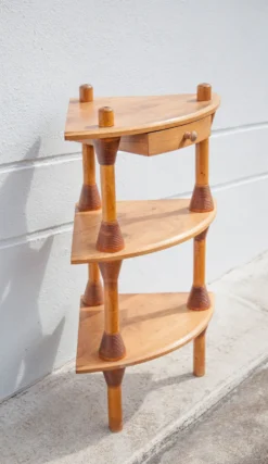 Etagère d'angle en bois