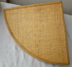 Etagère d'angle en rotin