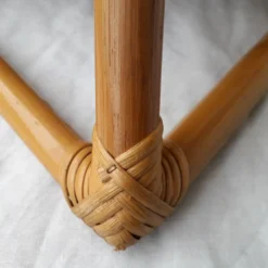 Etagère d'angle en rotin