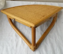 Etagère d'angle en rotin