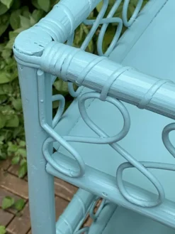 Etagère d’angle en rotin turquoise vintage 1960