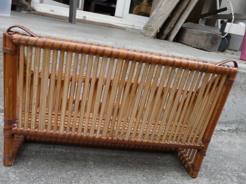 Etagère en bambou années 70 ou porte courrier