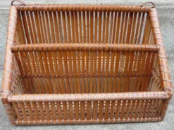 Etagère en bambou années 70 ou porte courrier