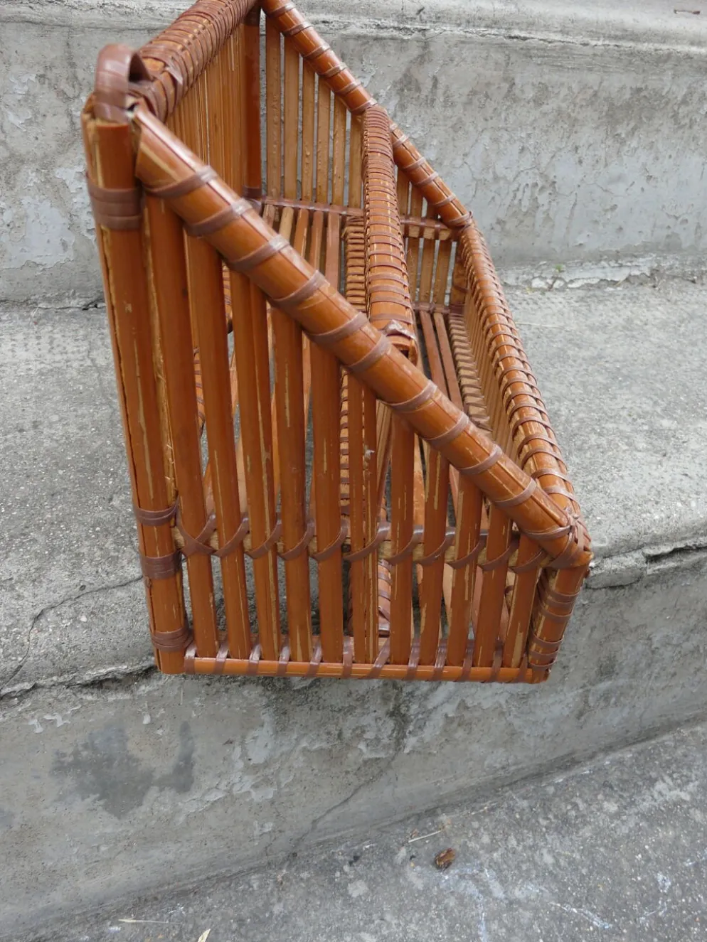 Etagère en bambou années 70 ou porte courrier
