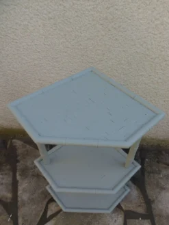 Etagère en bambou peinte en vert de gris