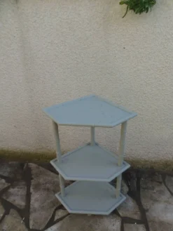 Etagère en bambou peinte en vert de gris