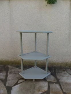 Etagère en bambou peinte en vert de gris
