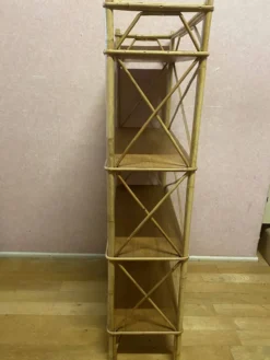 Etagère en rotin 4 plateaux, excellent état.