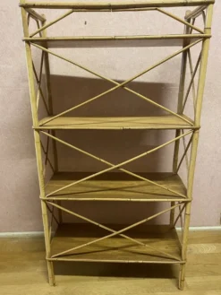 Etagère en rotin 4 plateaux, excellent état.