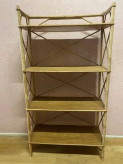 Etagère en rotin 4 plateaux, excellent état.