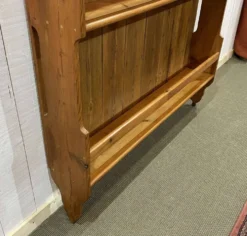 Etagère en sapin anglaise des années 1930