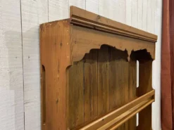 Etagère en sapin anglaise des années 1930