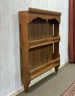 Etagère en sapin anglaise des années 1930