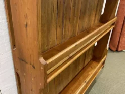 Etagère en sapin anglaise des années 1930