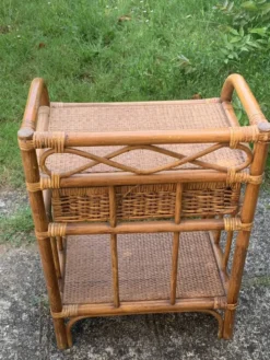 Etagère, meuble d'appoint, chevet en bambou et rotin vintage
