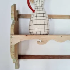 Etagère murale ancienne en bois brut - vert patiné