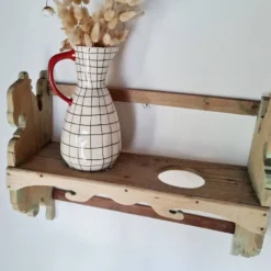 Etagère murale ancienne en bois brut - vert patiné