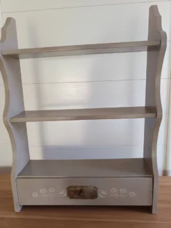 Etagère murale relooquée