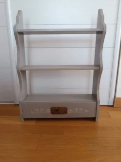 Etagère murale relooquée