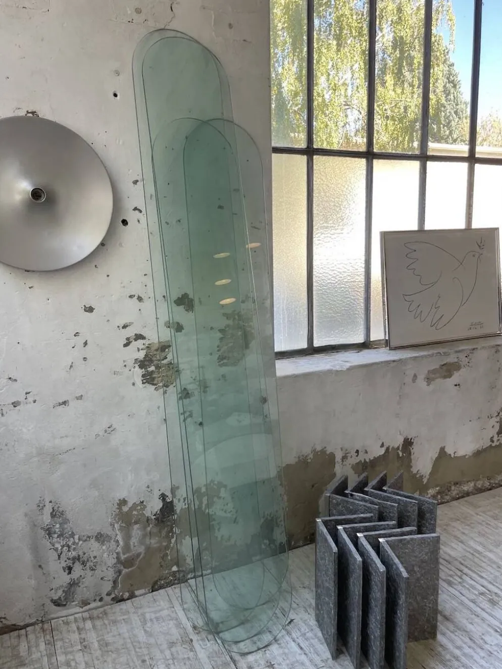 Etagère sculpture pierre et verre Roche Bobois années 70