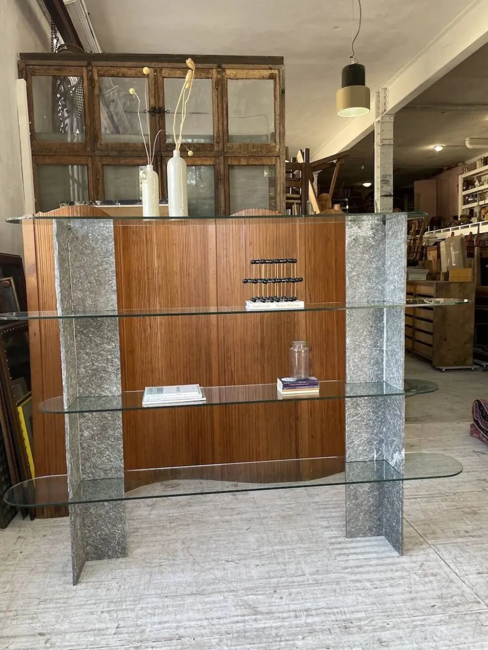 Etagère sculpture pierre et verre Roche Bobois années 70