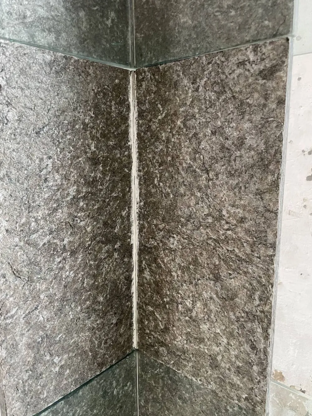 Etagère sculpture pierre et verre Roche Bobois années 70