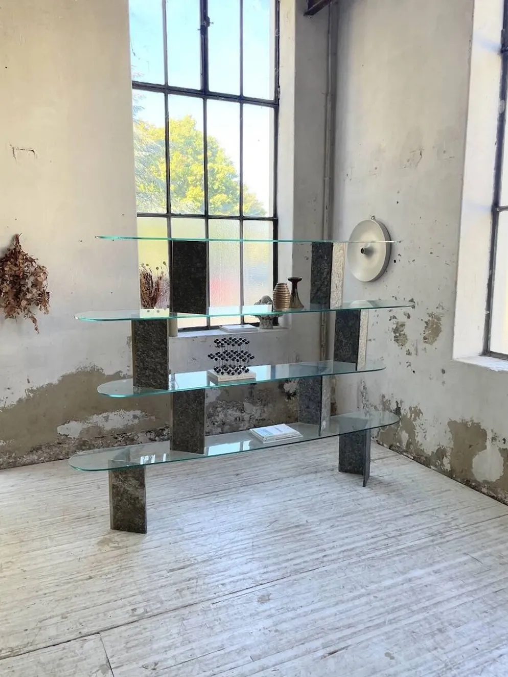 Etagère sculpture pierre et verre Roche Bobois années 70