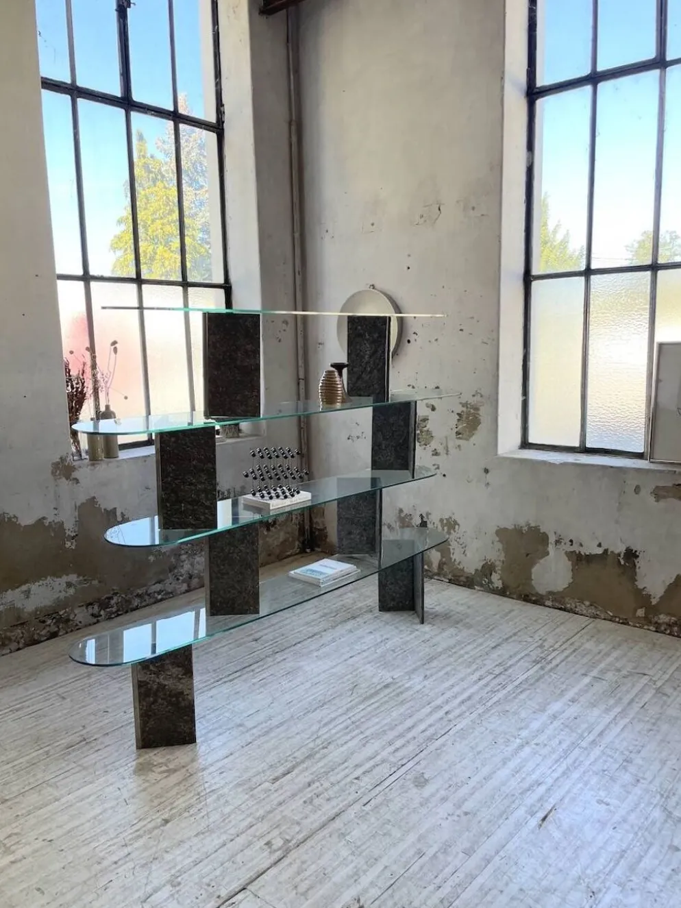 Etagère sculpture pierre et verre Roche Bobois années 70