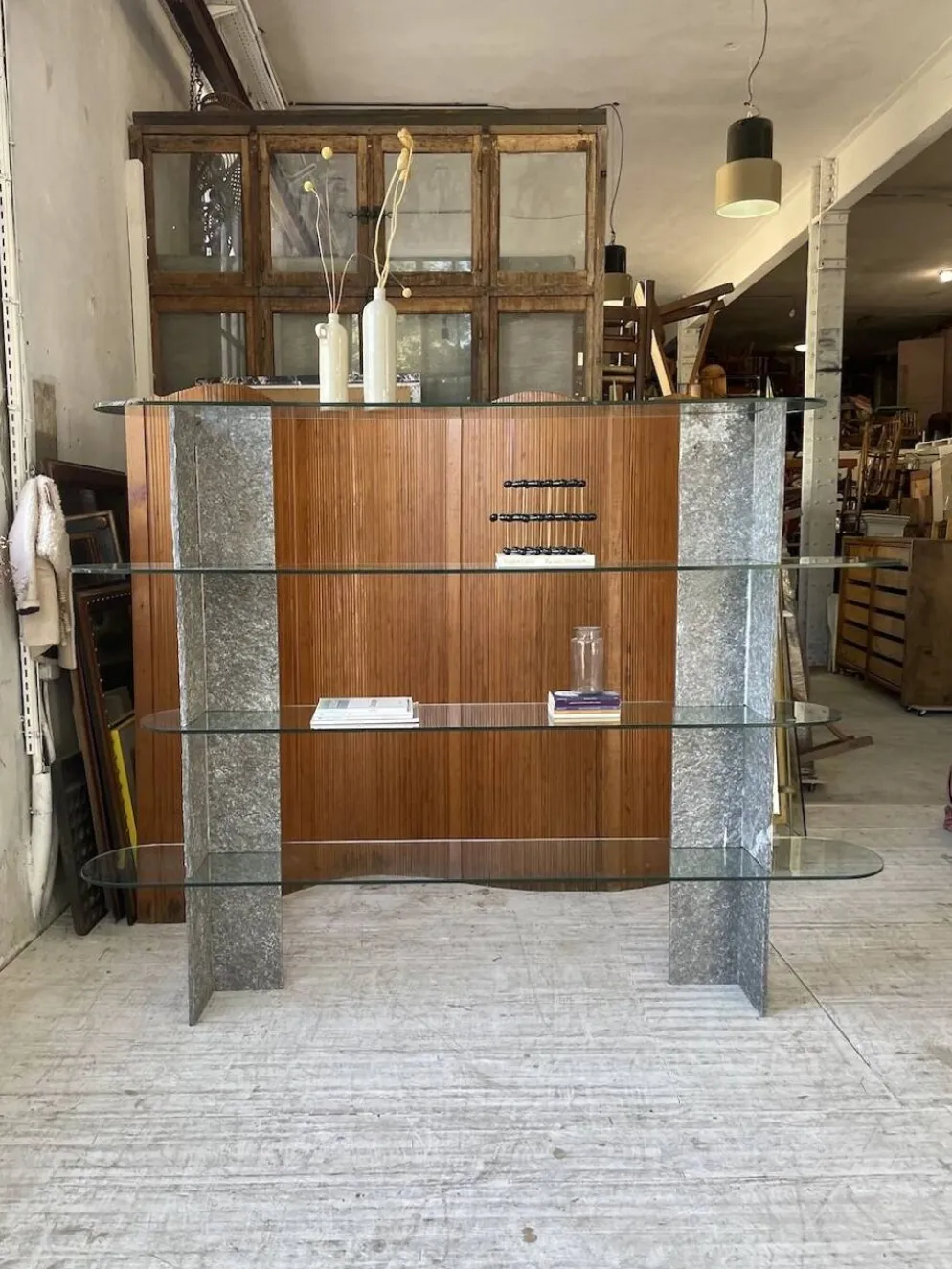 Etagère sculpture pierre et verre Roche Bobois années 70