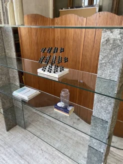 Etagère sculpture pierre et verre Roche Bobois années 70