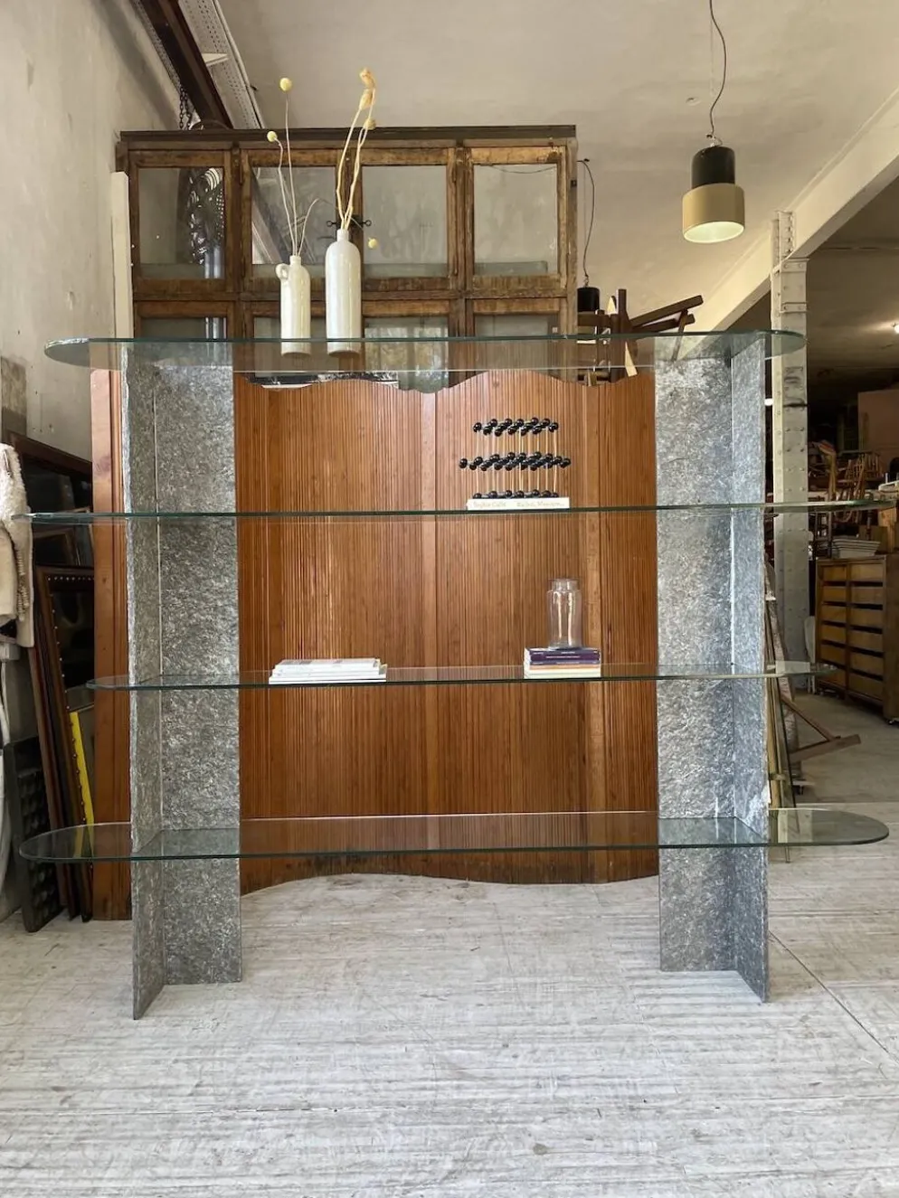 Etagère sculpture pierre et verre Roche Bobois années 70