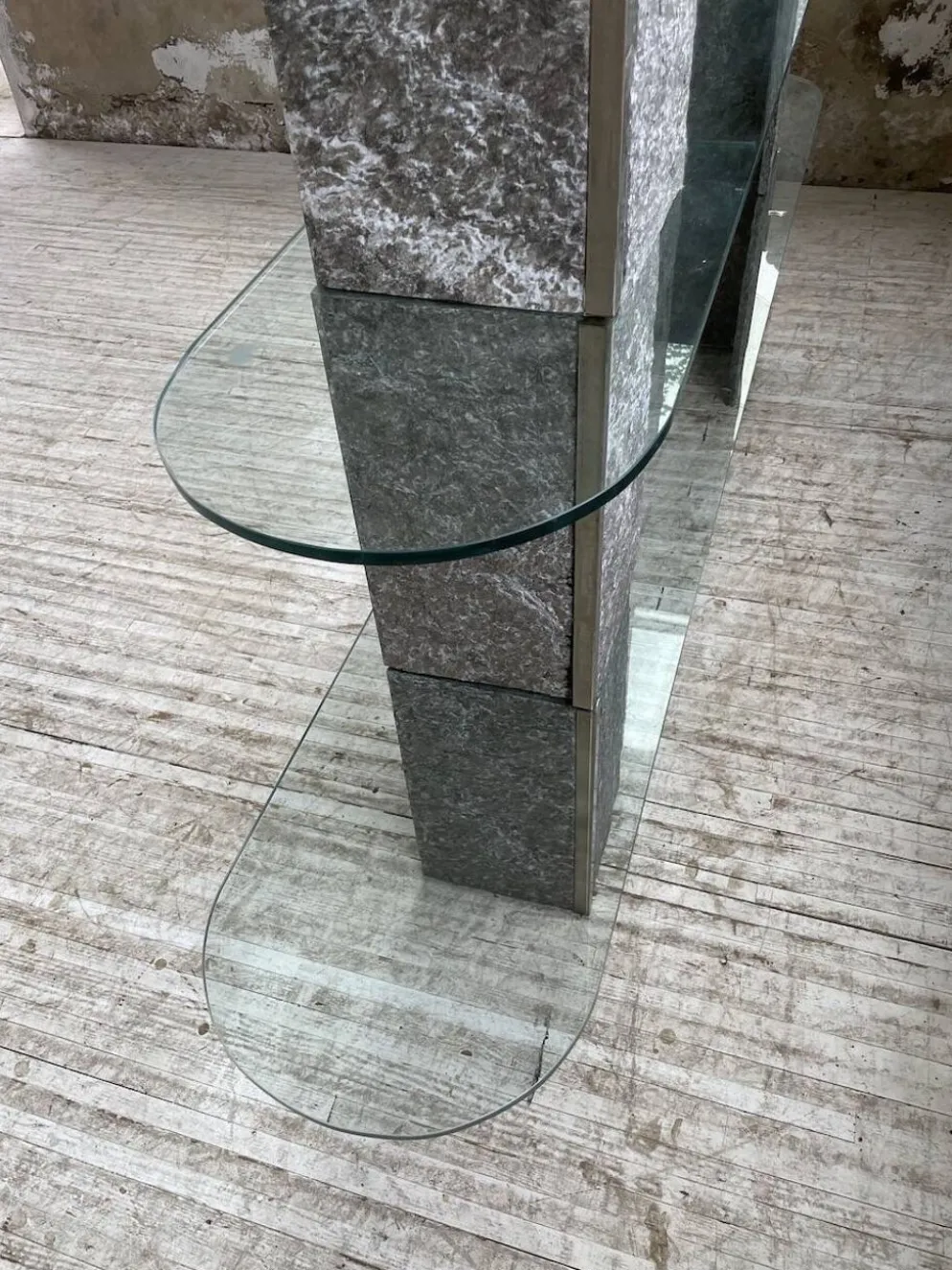 Etagère sculpture pierre et verre Roche Bobois années 70