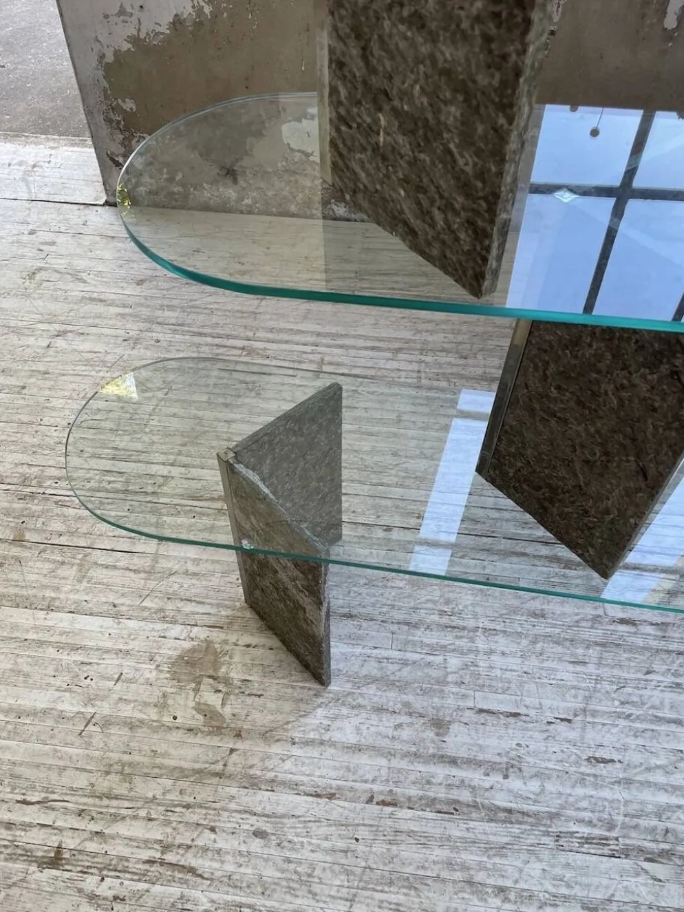 Etagère sculpture pierre et verre Roche Bobois années 70