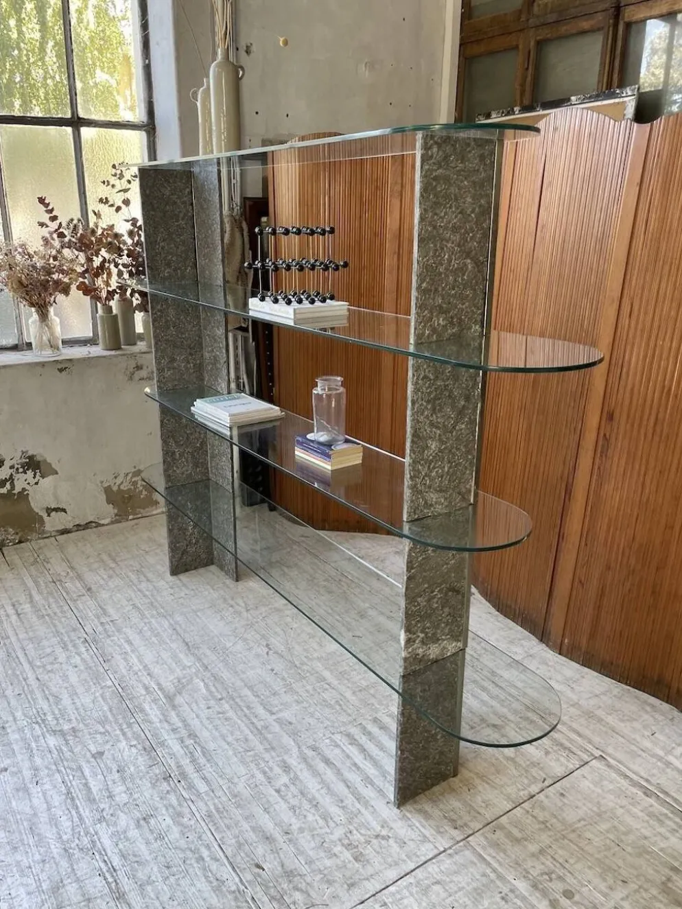 Etagère sculpture pierre et verre Roche Bobois années 70