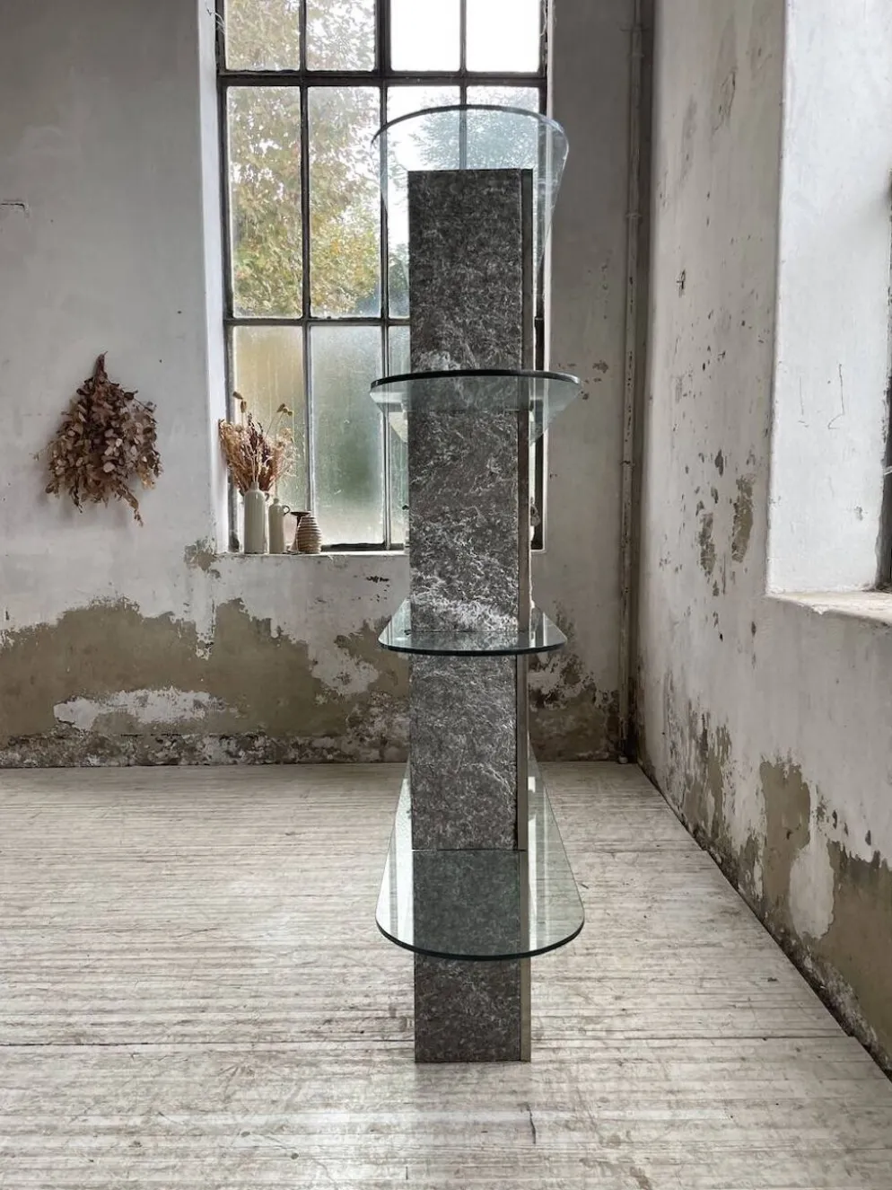 Etagère sculpture pierre et verre Roche Bobois années 70