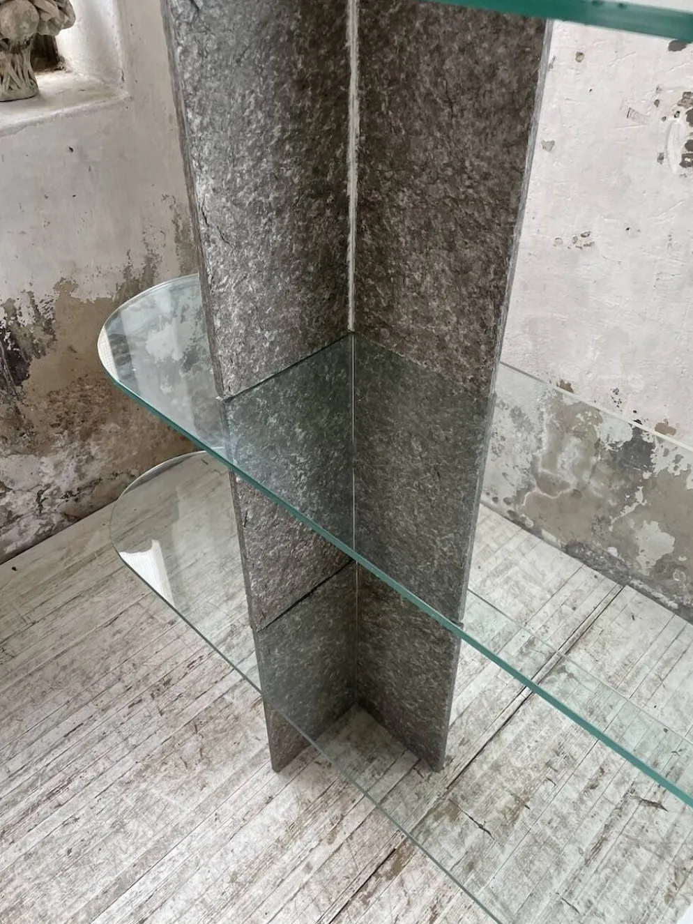 Etagère sculpture pierre et verre Roche Bobois années 70