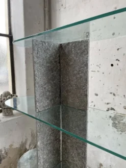 Etagère sculpture pierre et verre Roche Bobois années 70