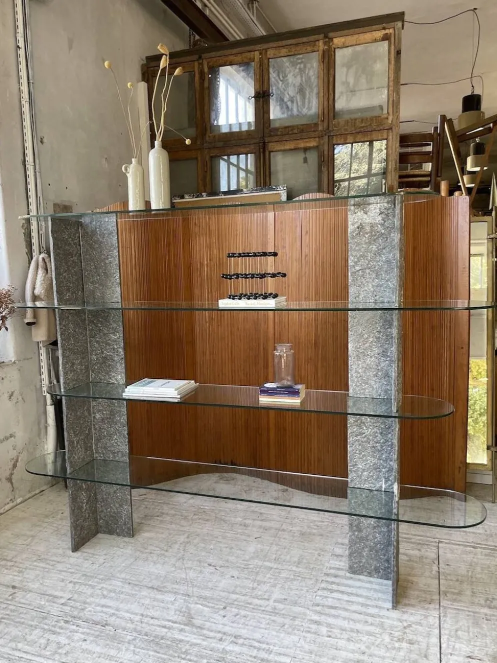 Etagère sculpture pierre et verre Roche Bobois années 70