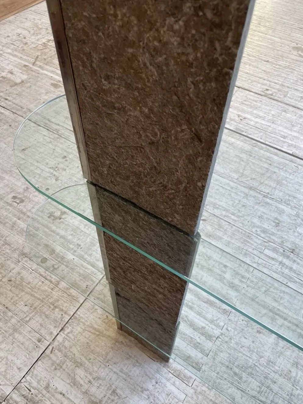 Etagère sculpture pierre et verre Roche Bobois années 70