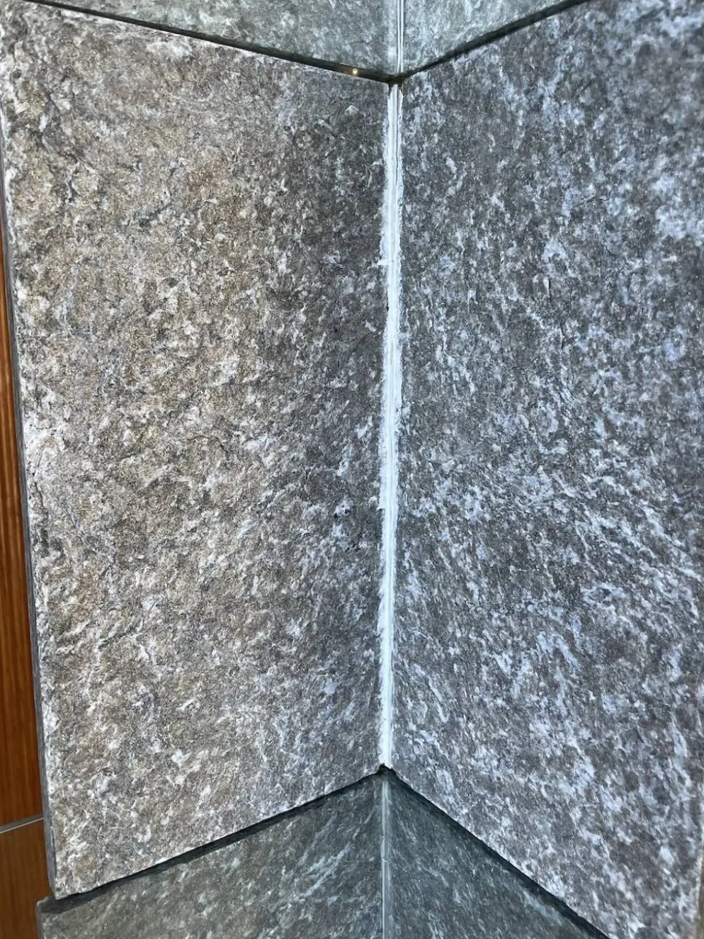 Etagère sculpture pierre et verre Roche Bobois années 70