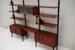 Etagère sur pieds 3-baies par Louis Van Teeffelen