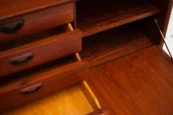 Etagère sur pieds 3-baies par Louis Van Teeffelen