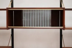 Etagère sur pieds 3-baies par Louis Van Teeffelen