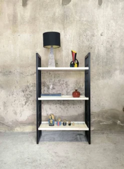 Etagère vintage en bois noir et blanche